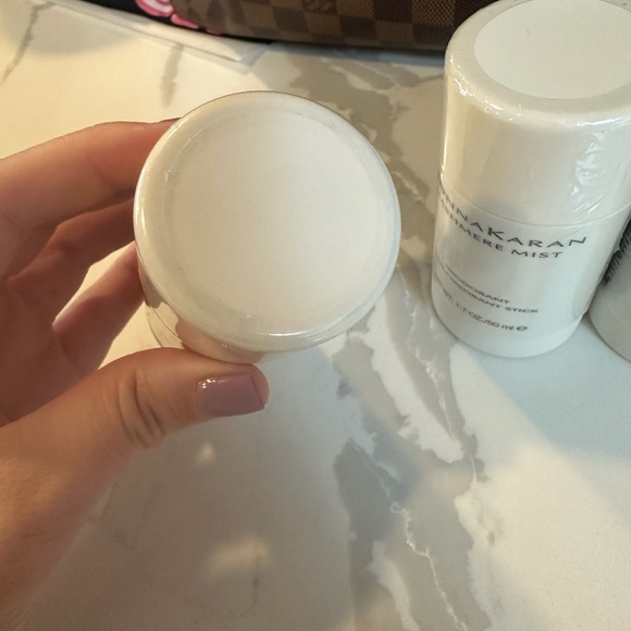 Donna Karan Cashmere Mist Deodorant Sealed NEW - Picture 8 of 9